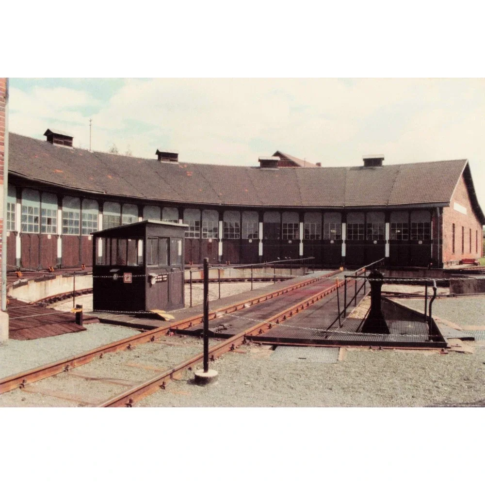 Railroad Roundhouse Turntable Found Photo Agfa Germany Vintage Snapshot - Picture 1 of 2